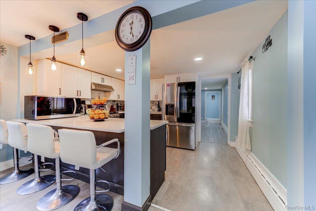 eat-in kitchen