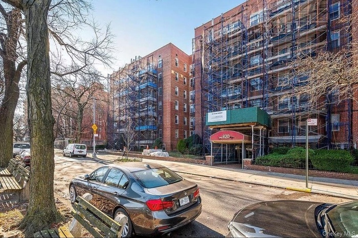 View of apartment building / complex