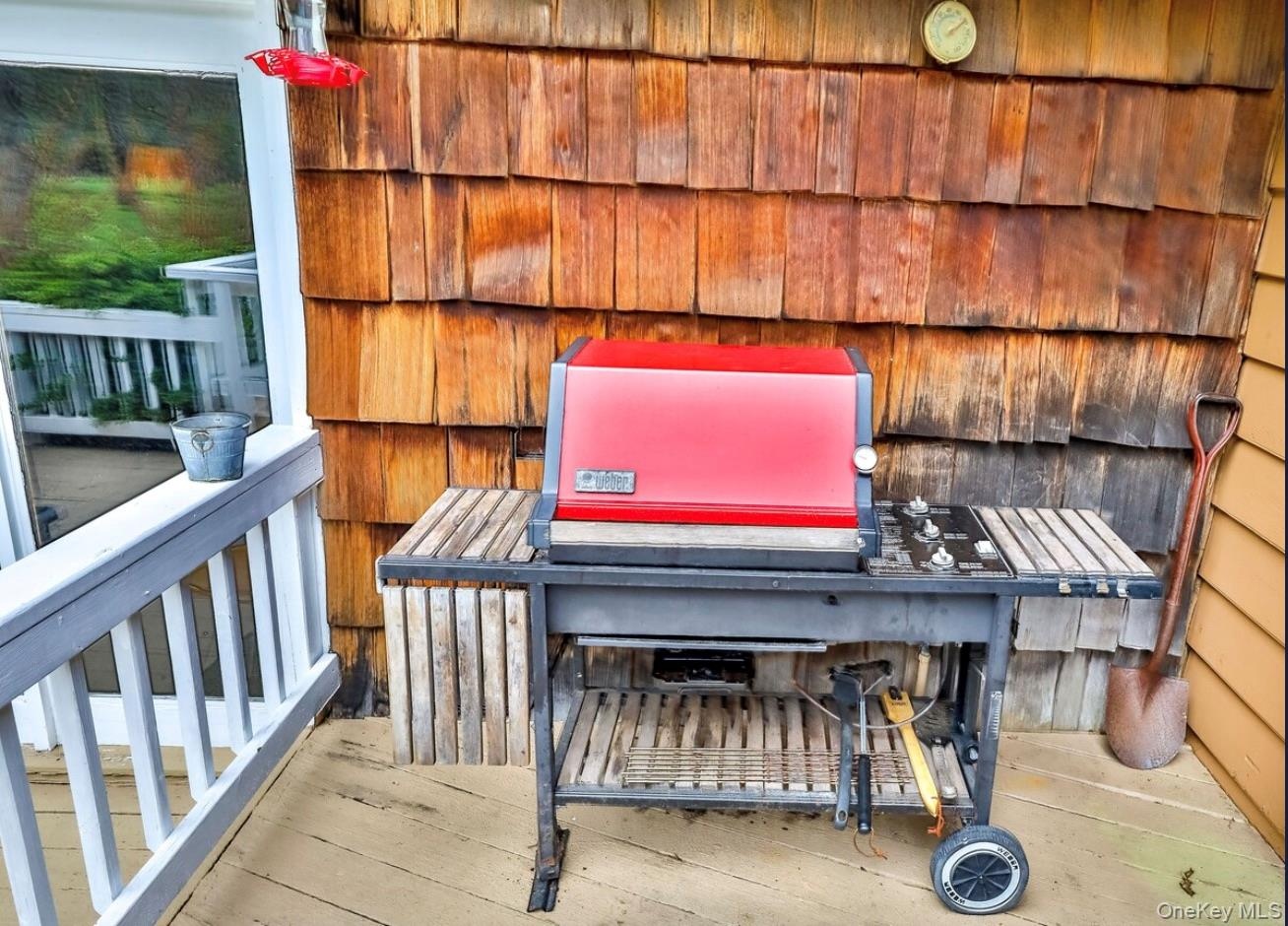 Deck with pet washing station