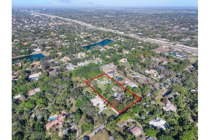 Can you see the 3 acre lot "approx" borderline in red?