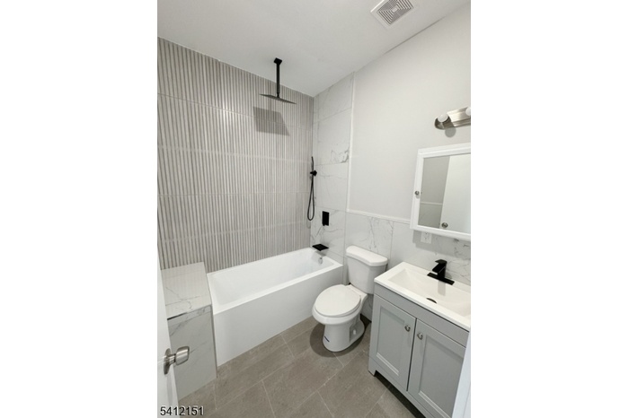 Bathroom  2nd Floor Master