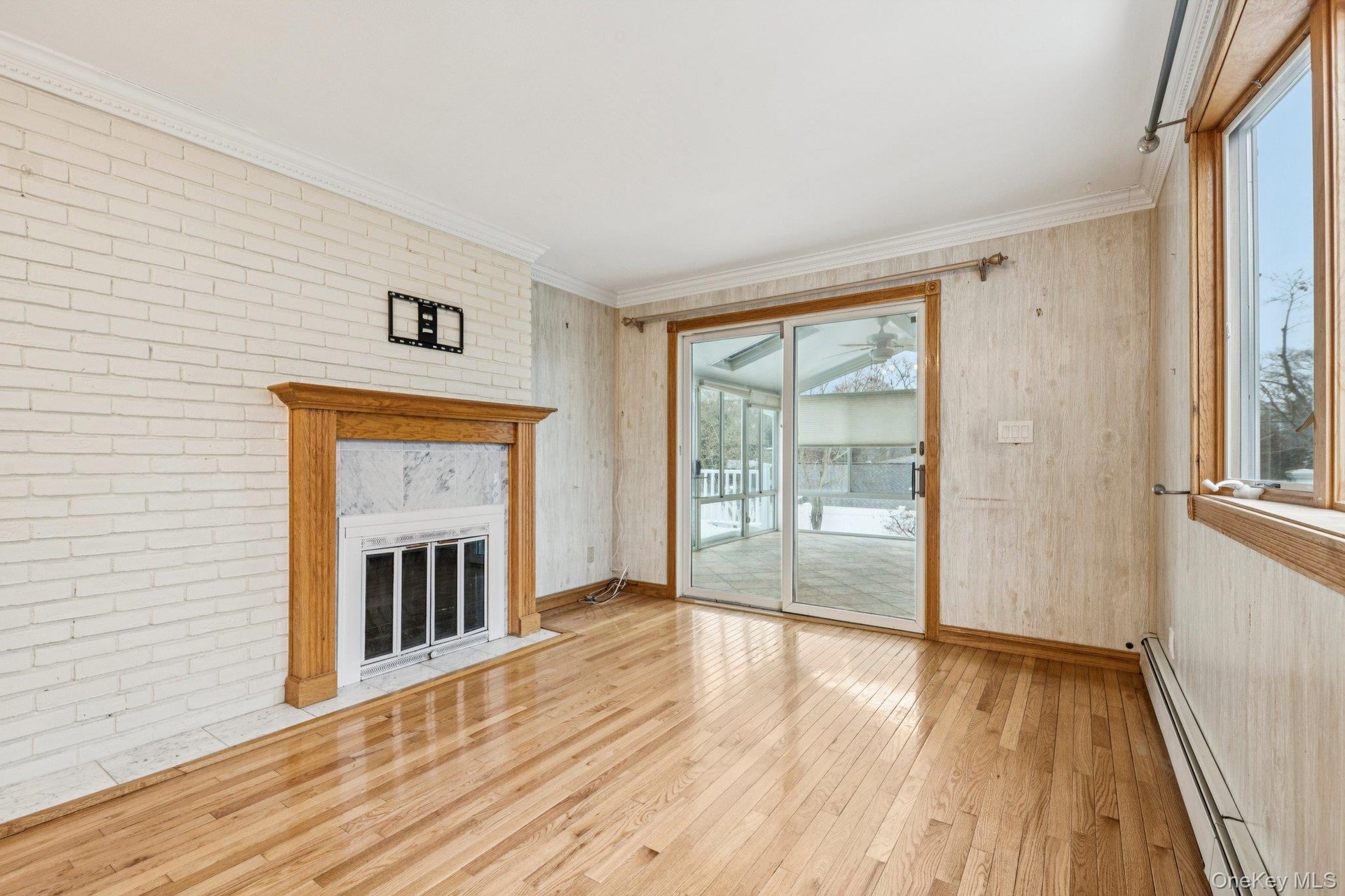 Nice hardwood floors and sliders to the Sunroom/Funroom
