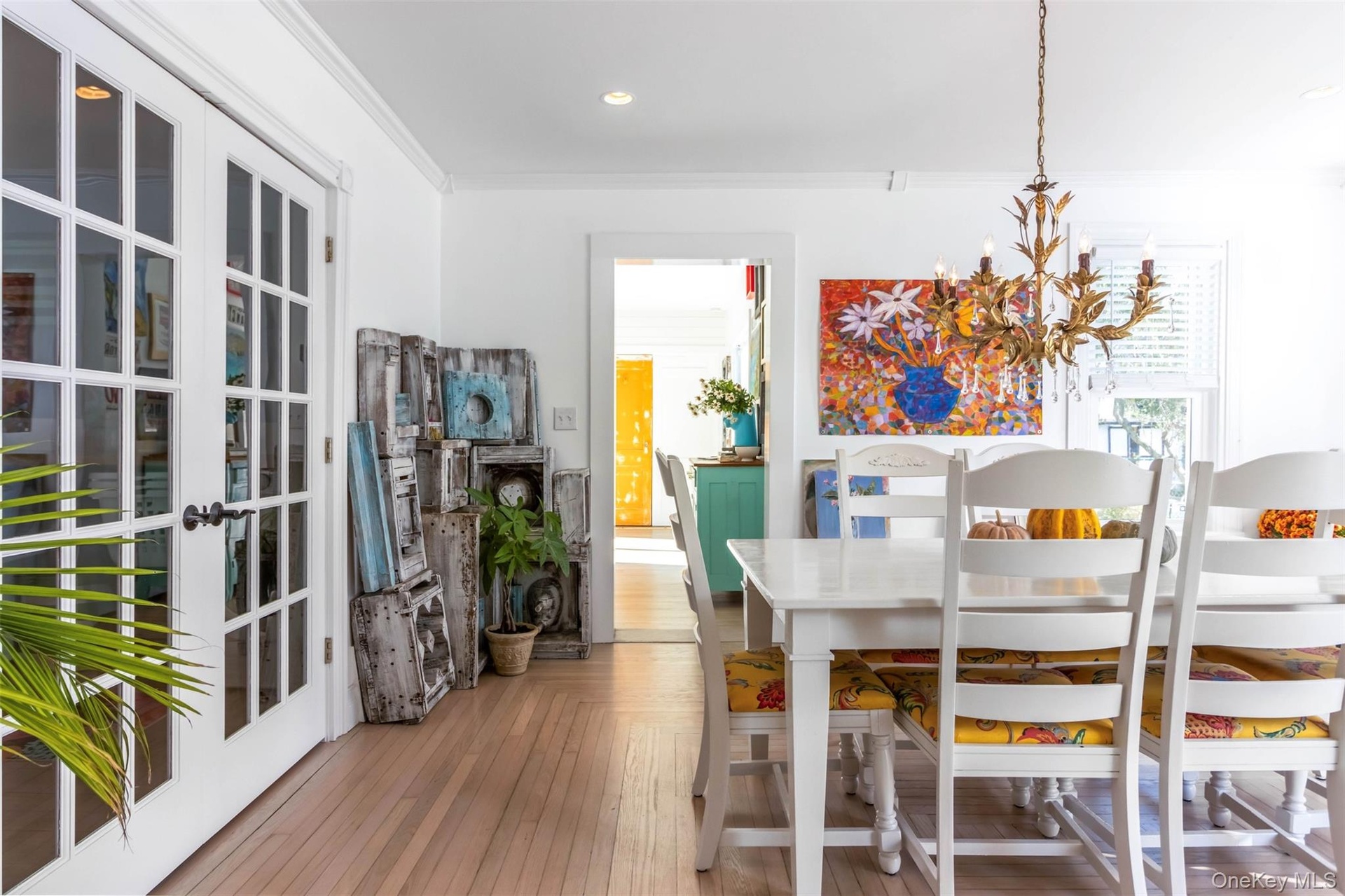 Dining area featuring crown molding, light wood-type flooring, a chandelier, and recessed lighting