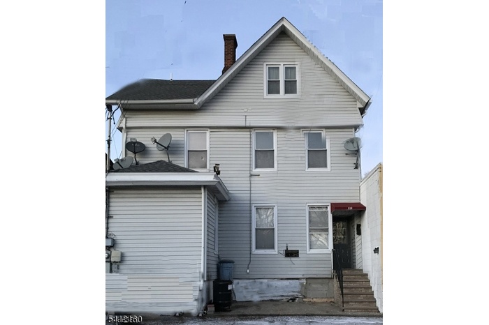 Entrance to 3 Apartments