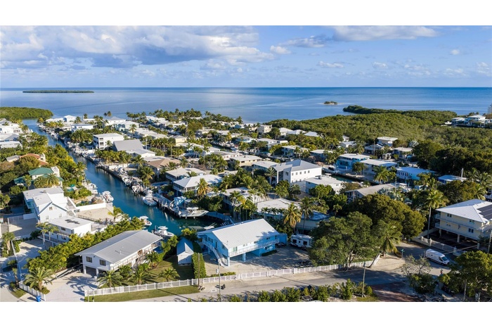 Home sits on canal that leads to Tavernier Creek.