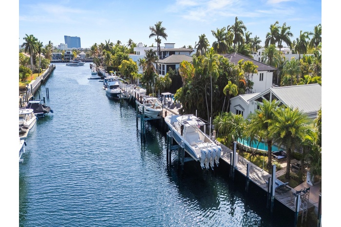 Located on one the widest canals of Las Olas Isles.