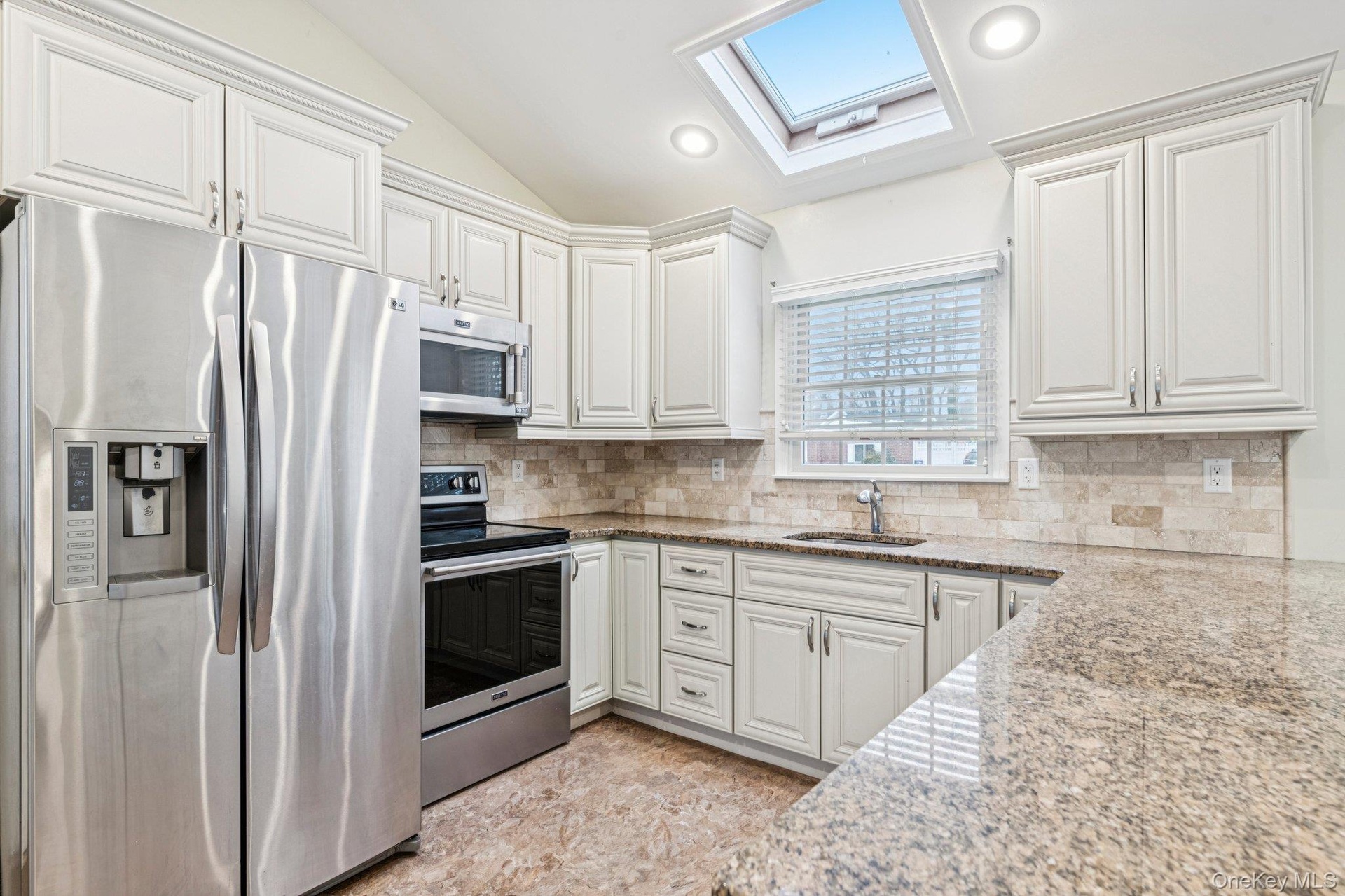Stainless Steel and granite, a chef's dream