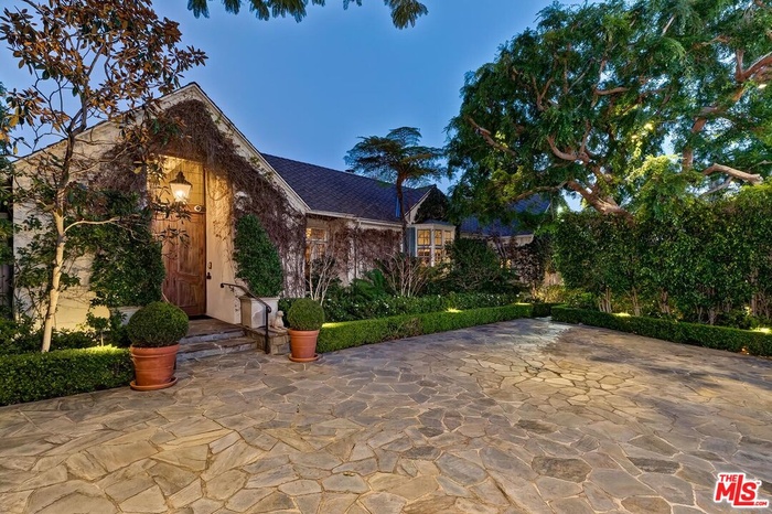 Motorcourt and Facade