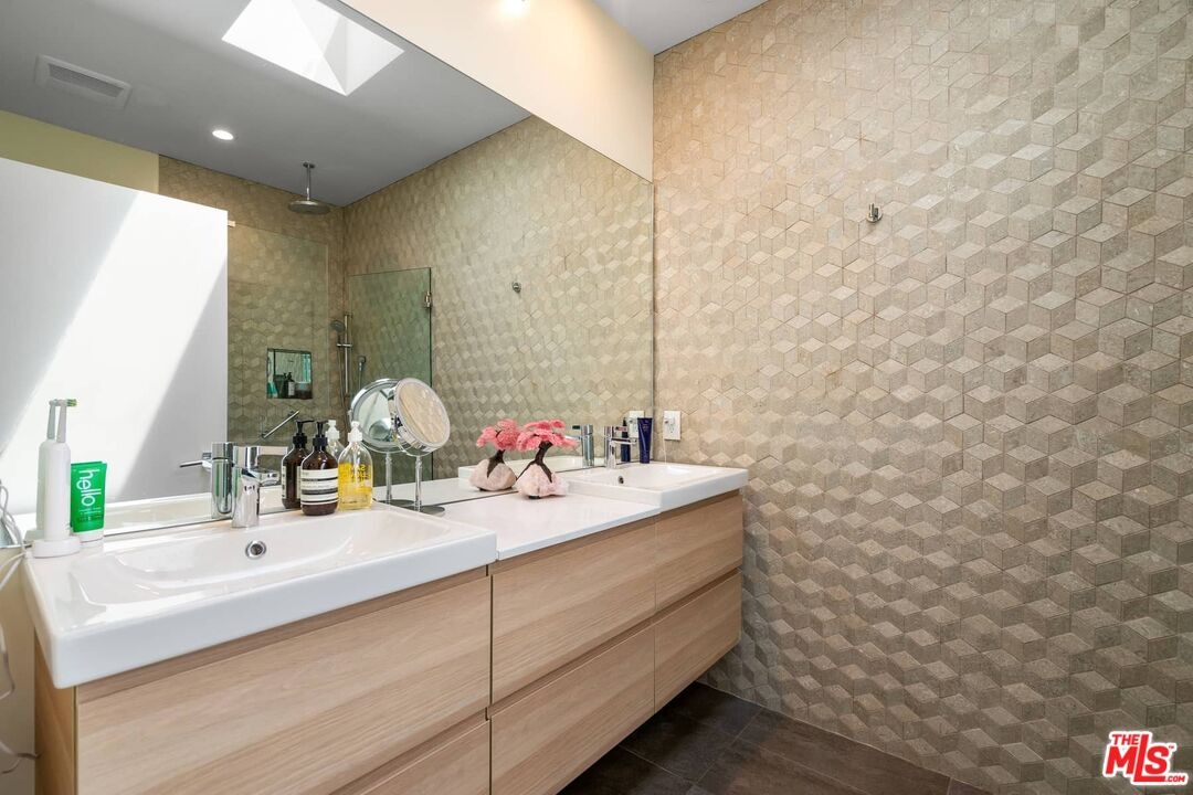 2nd Floor Primary Bathroom