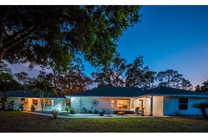 Welcome to your dream home in beautiful Jupiter Farms! In addition to the beautiful main home, there is a separate guest house which is ideal for exte
