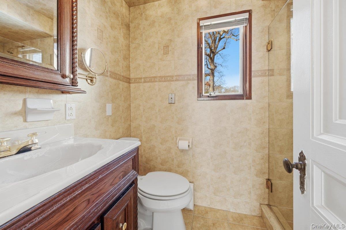 Generously sized Walk-In shower, Ceramic Tile