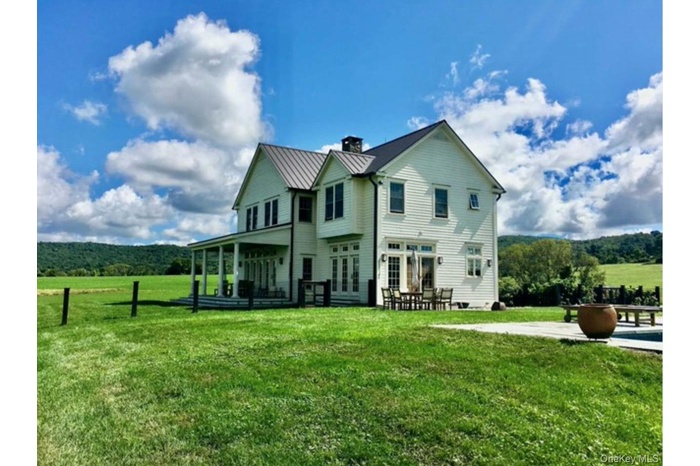 Stunning 4 Bedroom, 4.5 Bath 6600 Sq Ft Modern Farmhouse