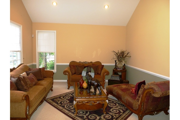 HI-CEILING LIVING ROOM