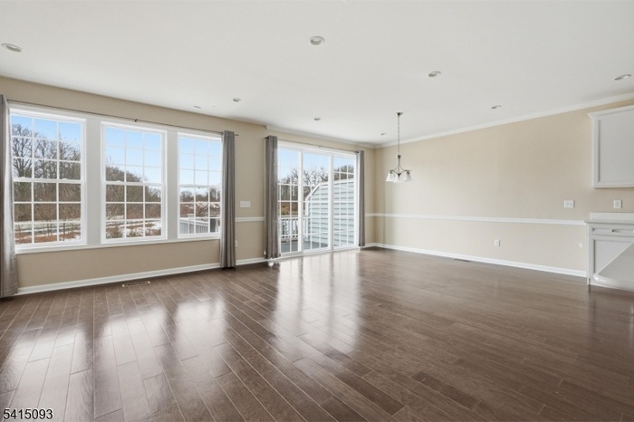 Living Room (1 of 4)