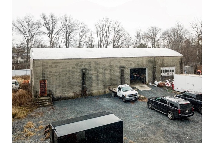 3600 SF Clear Span warehouse type building that is expandable