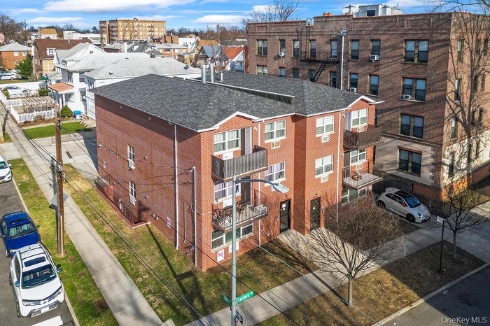 Bird's eye view of apartment complex