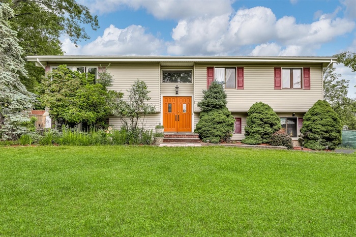 Raised ranch featuring a front yard