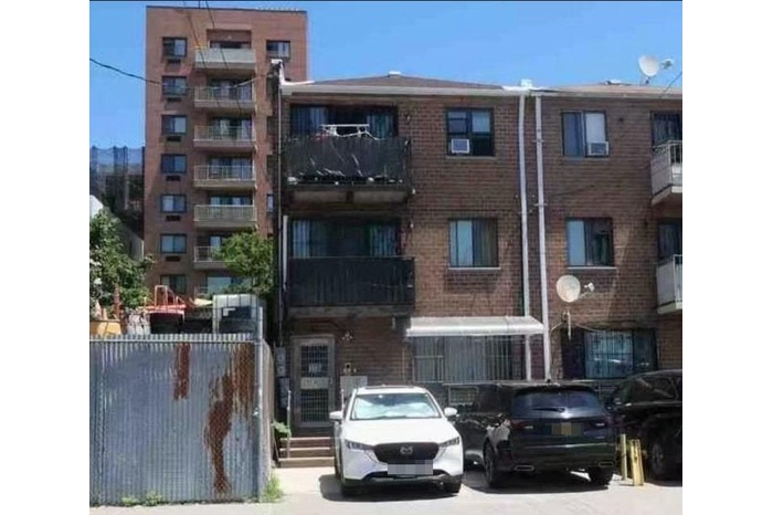 View of apartment building / complex