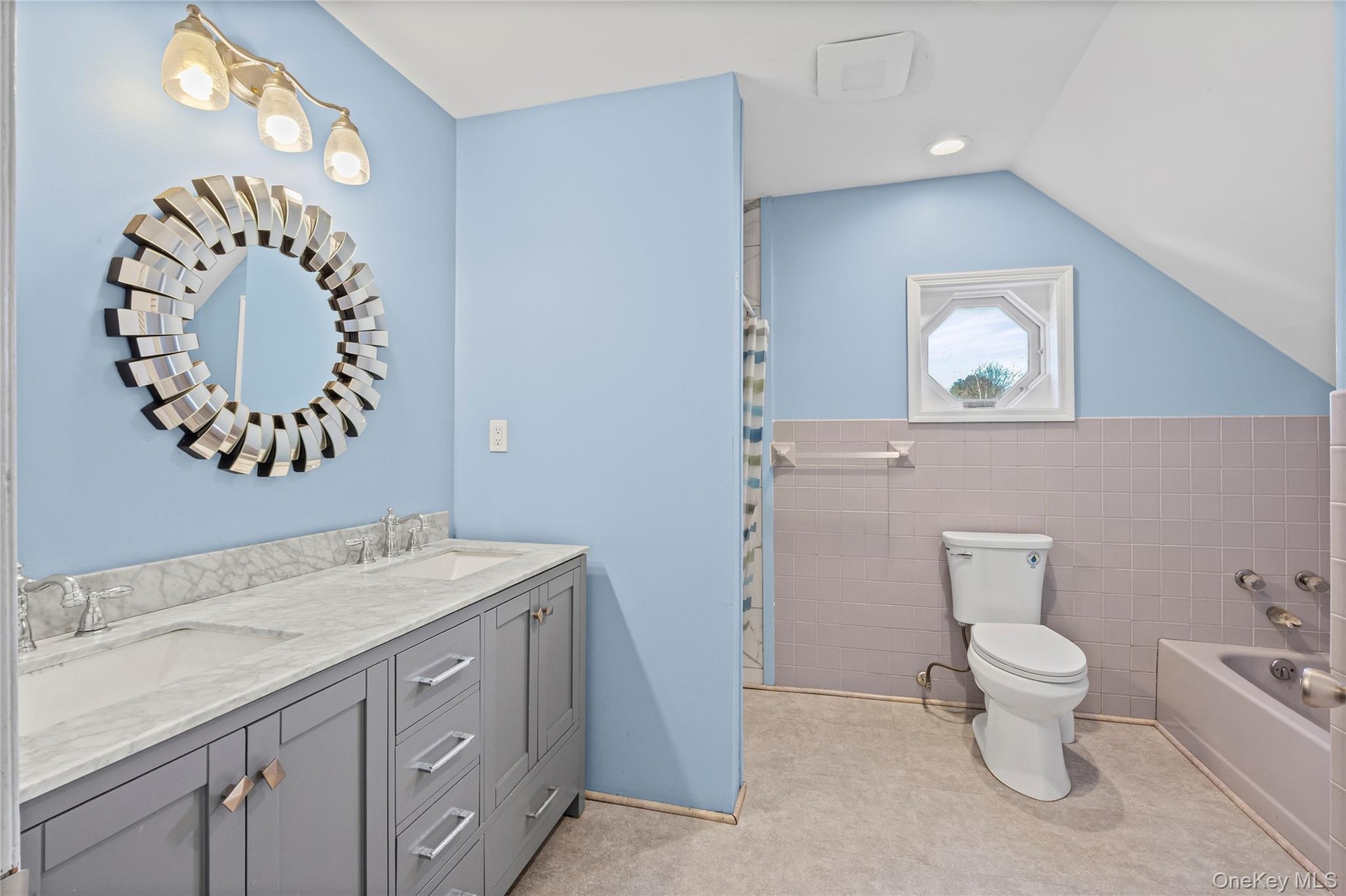 2nd floor full bathroom