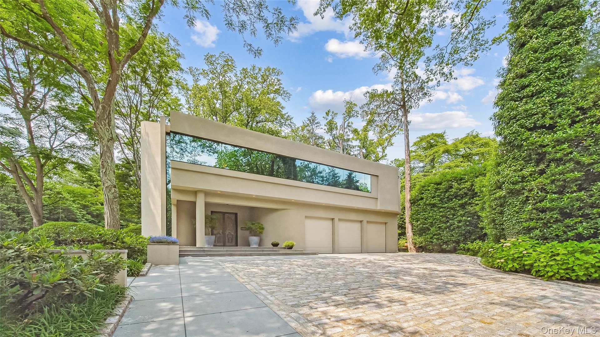 The Home Was Designed To Create A Nature Preserve With Maximum Privacy. Continuous Solar Green Glazing Mirrors The Trees and Reinforces The Horizontal