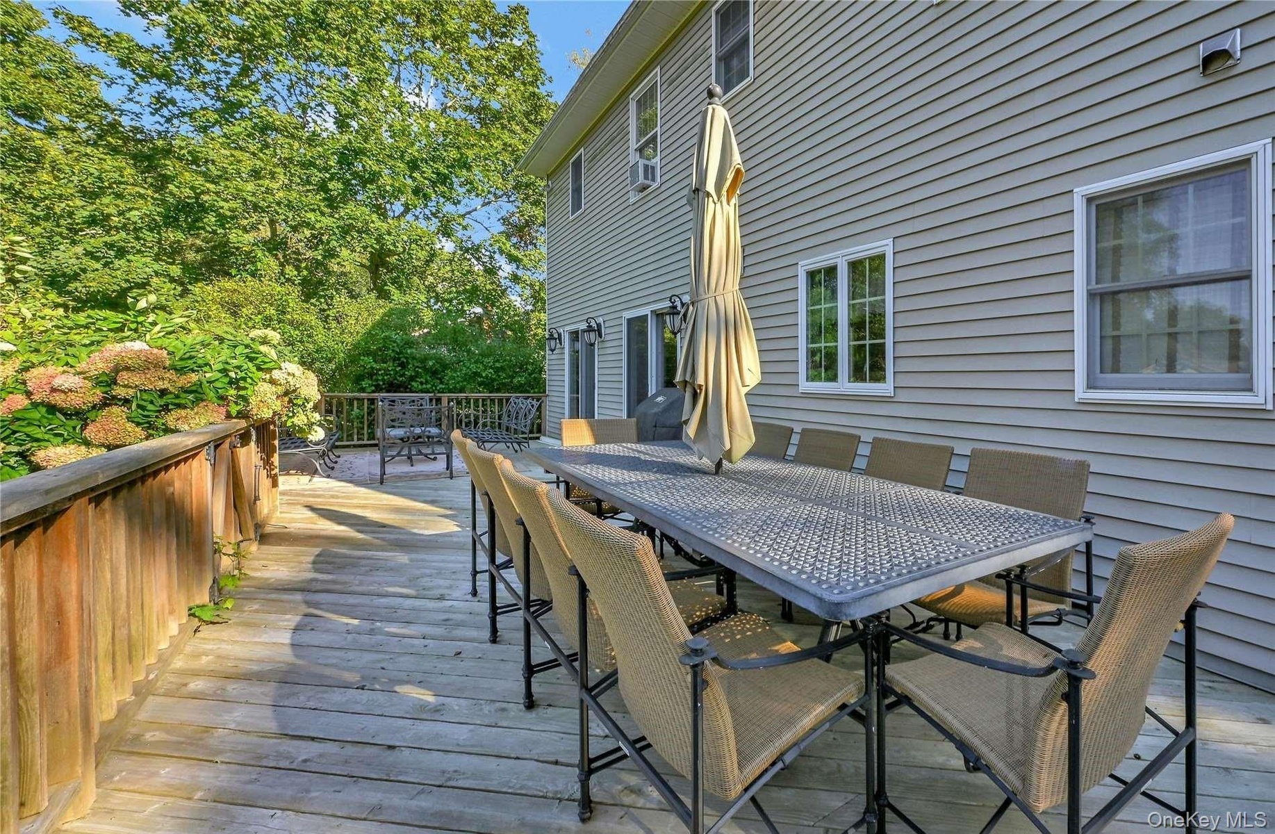 Deck with outdoor dining space