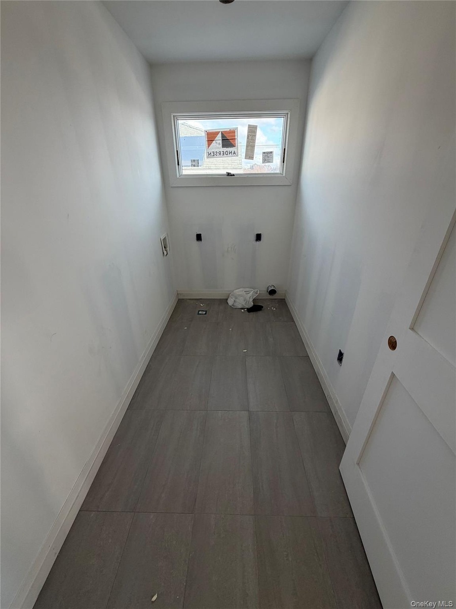 Washroom with electric dryer hookup and hookup for a washing machine