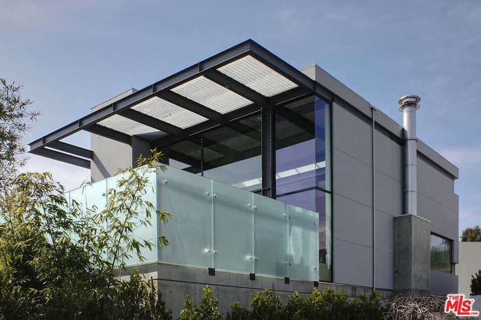 Unit 'B' Back 3 Story 2580 Sq