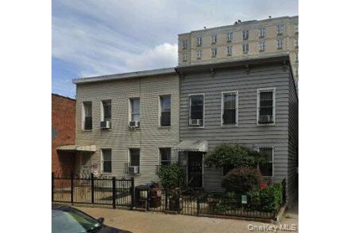 View of townhome / multi-family property