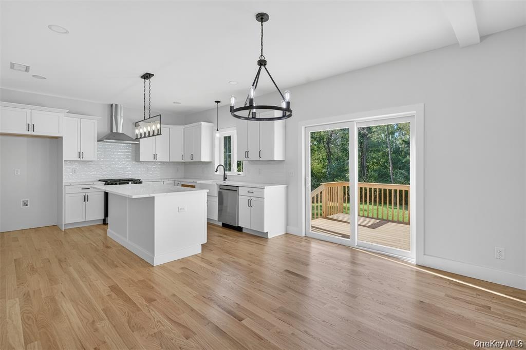 Representative model of recent build shown. Features, finishes, elevations and available options may be customized through the builder and are subject