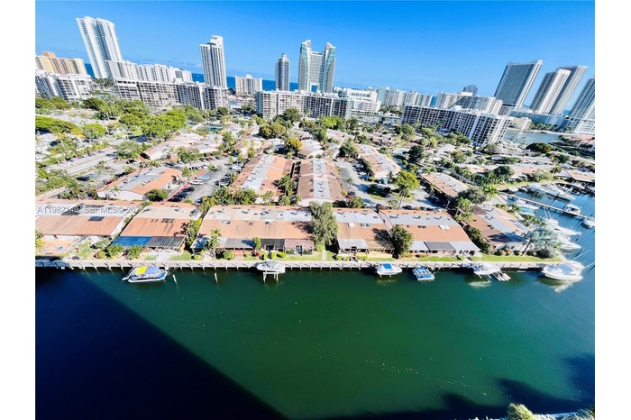 DIRECT WATER VIEWS:OCEAN,CANAL