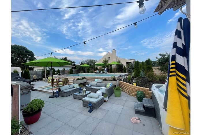 PavedBackyard w pool