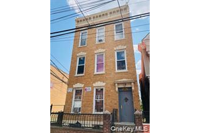 View of italianate house