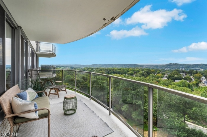balcony/w sunset view