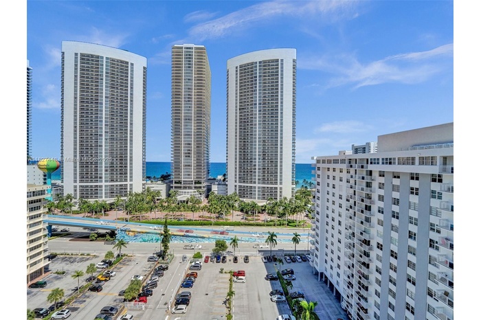 WAKE UP TO STUNNING OCEAN AND INTRACOASTAL VIEWS EVERY MORNING!
