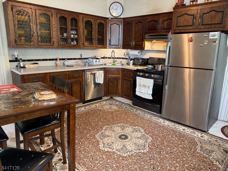 Eat in kitchen