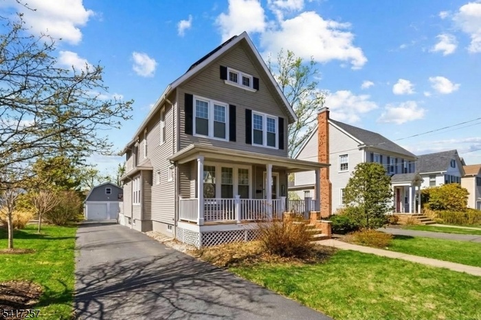 Deceptive large Colonial