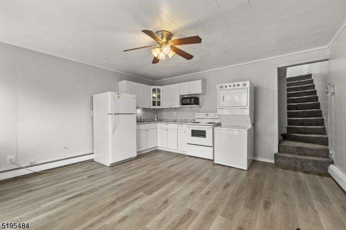 Kitchen w/ laundry