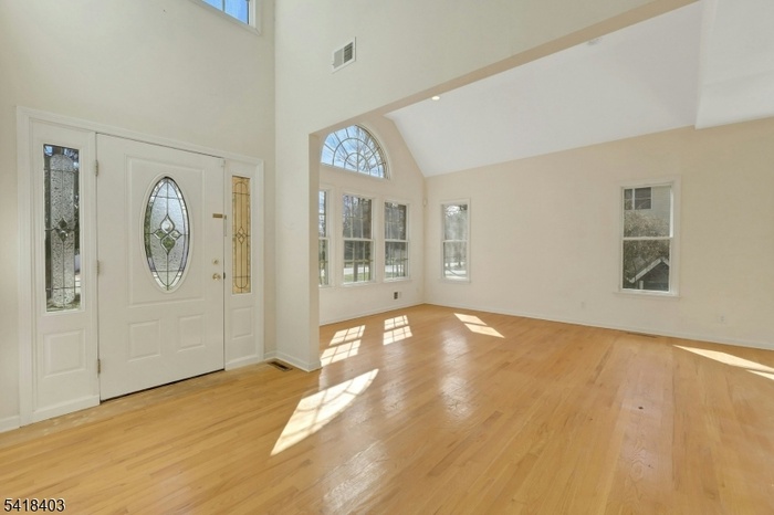 ENTRY HALL/LIVING ROOM