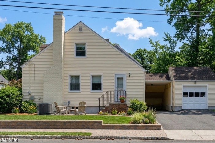 Side View W/Garage & Carport