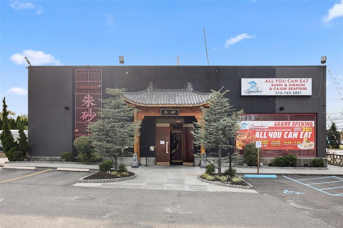 View of commercial location with uncovered parking