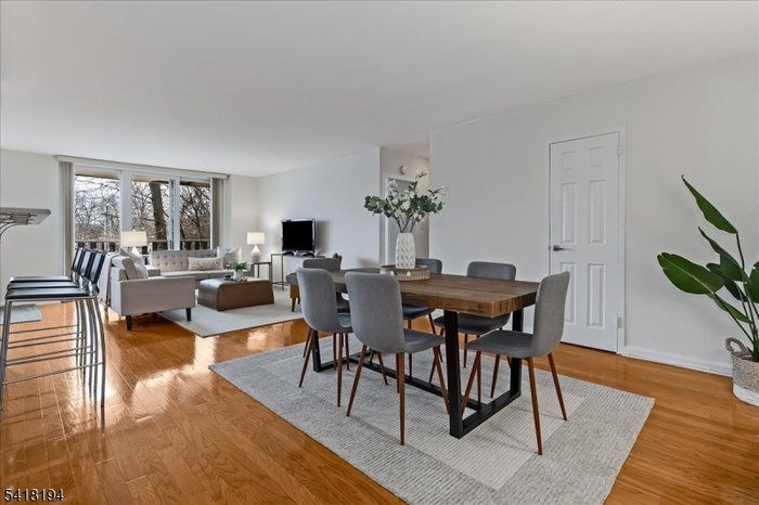 Bright, airy, open floorplan