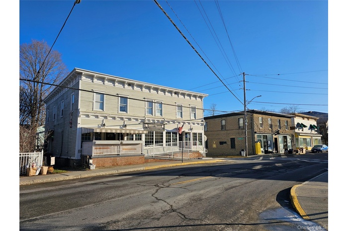 94 Main St