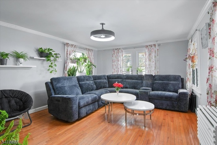 Spacious living room