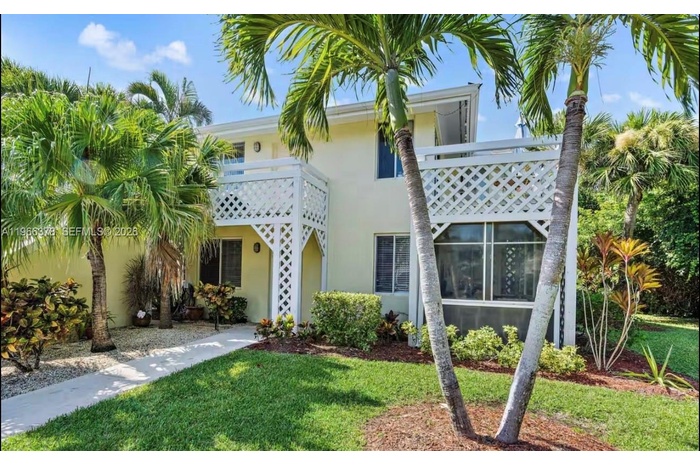 GROUND LEVEL VILLA AT JUPITER BAY