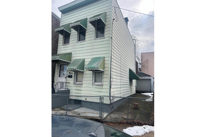 Front/Garage/Driveway