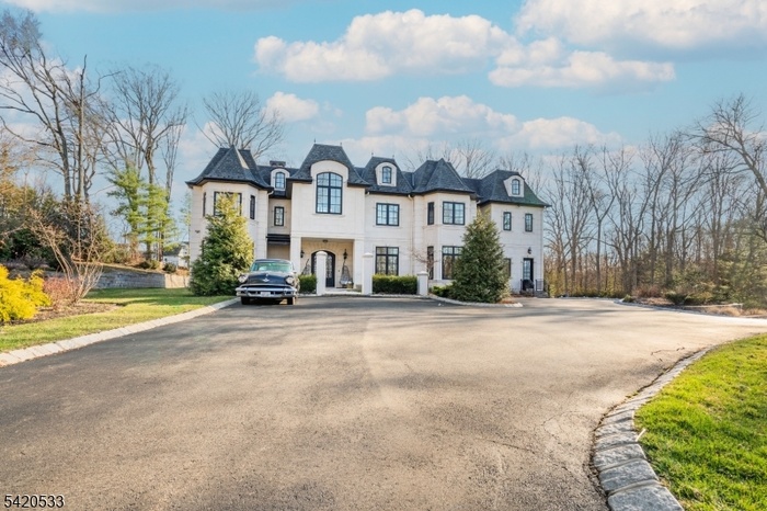 Driveway Parks approx 10 Cars