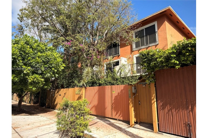 Brickell Roads ll Townhouse