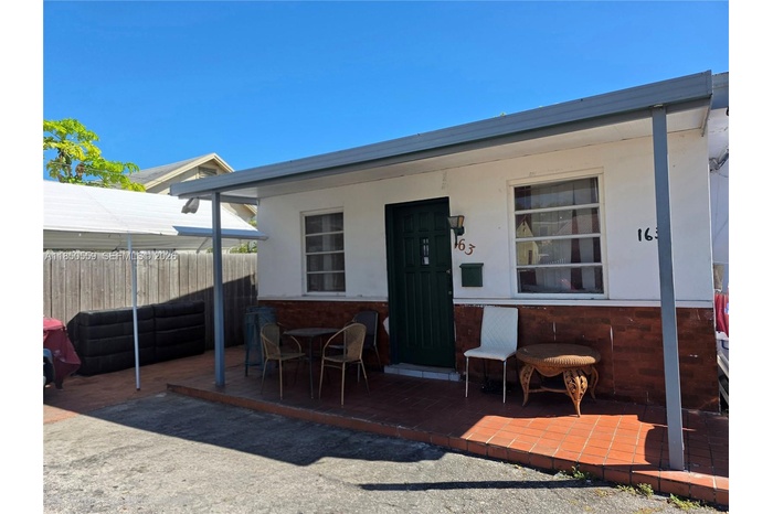 2 Bedrooms - 1 Bath