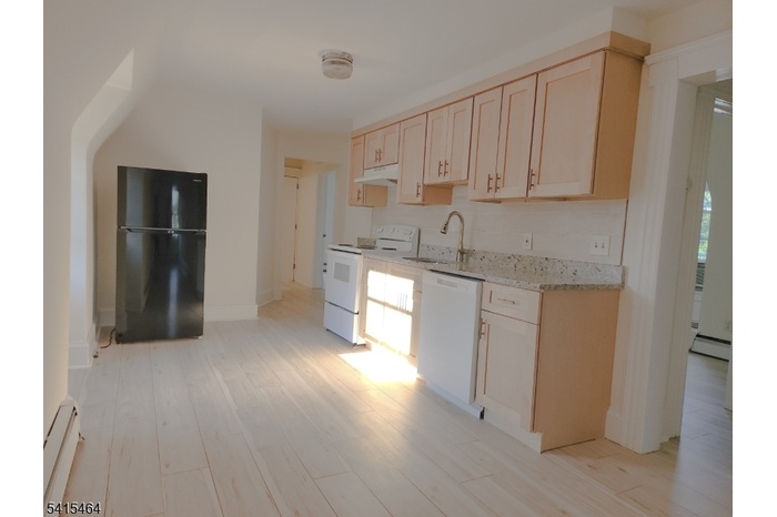 1-3rdFl-02-Kitchen-Eat-in-Area