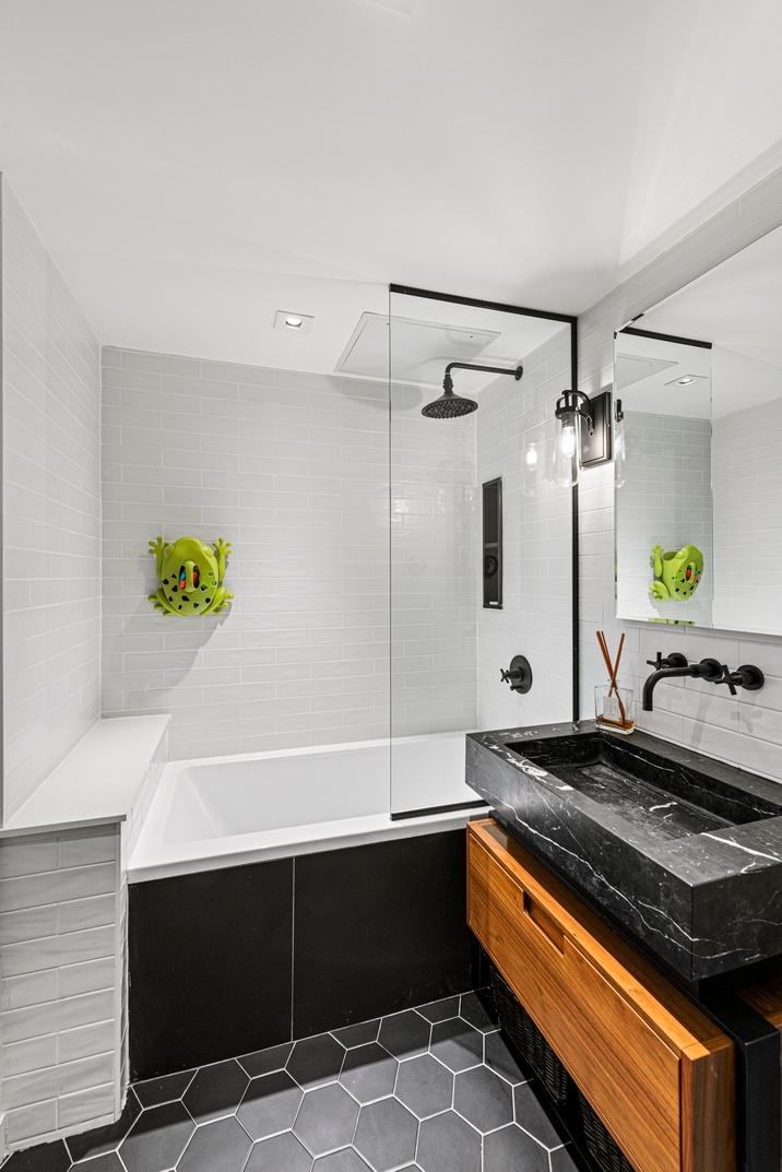 33 Frost Street 3-B Williamsburg Brooklyn NY 11211